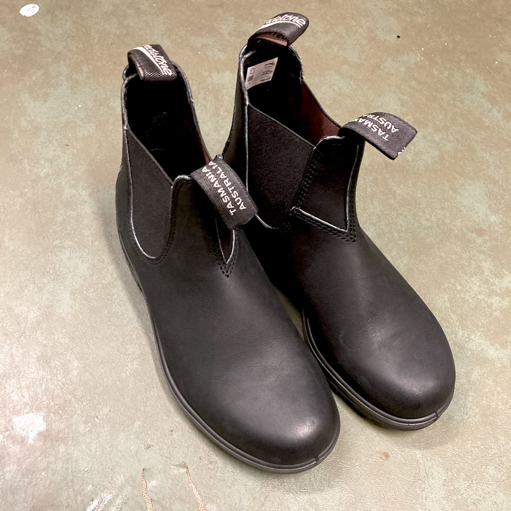 Blundstone - 510 in Black | Women’s U.S. (8.5)